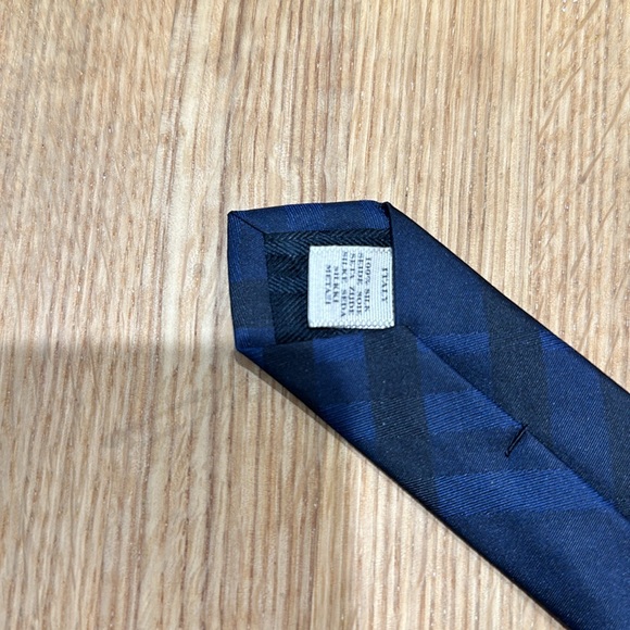 Burberry check silk tie in night blue and black, pristine condition - Picture 4 of 4